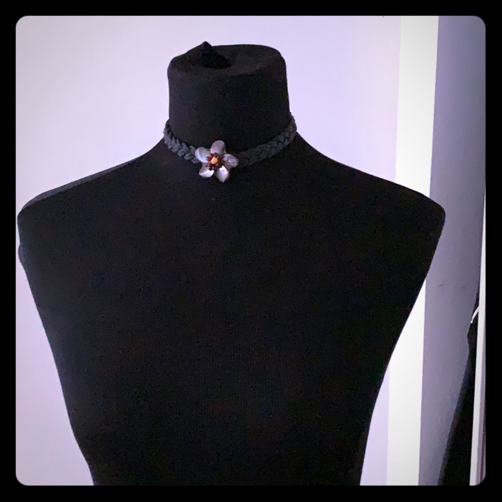 Mother of pearl shell choker